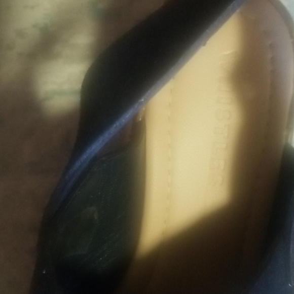 Shoes - Picture 4 of 6